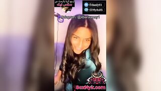 سكس قمرهم السعودية تقلع وتري متابعينها طيزها الميلف وبزازها