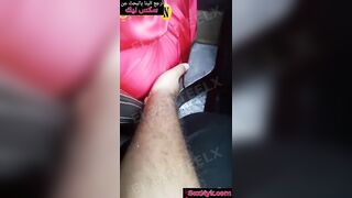 سكس عيل وسخ في الميكروباص يحط ايده علي طيز بنت عاجبها الوضع