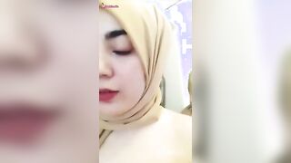 سكس محجبة اخر جمال تكلم الواد بتاعها يفيديو كول وتلعب في بزازها