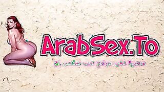 مصرية كيوت و بنت ناس تعرض بزازها وتورينا حلماتها الواقفة xnxx