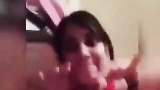 نيك مصري مع شرموطتين يشغلهم اغاني ويركب البنات