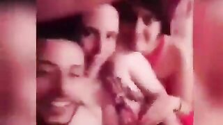 نيك مصري مع شرموطتين يشغلهم اغاني ويركب البنات