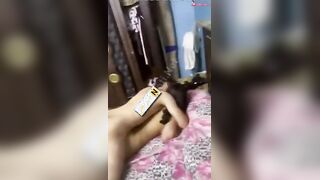 سكس مصري هيجان زي الكلب يركب طيز صاحبته ويجيبهم علي فخادها