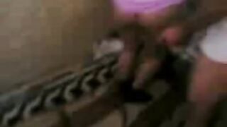 من زمان نفسه ينيك جارته ولما جتله الفرصة مرحمش كسها من النيك