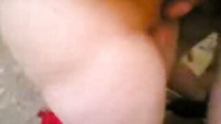 من زمان نفسه ينيك جارته ولما جتله الفرصة مرحمش كسها من النيك