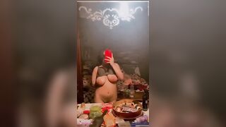 لبوة تصور جسمها وهي عريانة وتهري كسها نيك - سكس لايف شرمطة