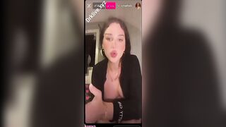 سكس الشرموطة ايه خلف شغال دعك وفرك في كسها وطيزها علي الايف