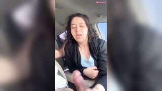 سكس مصري - تمص زب صديقها في العربية لحد ما يجيبهم في بقها