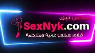 مصرية علي رجليها راكه عشان تلحس الزب بشفايفها سكس مص زب